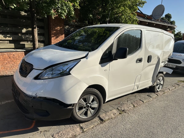 NISSAN E-NV200, 40kw akkuval hátul erősen törött ELADÓ NISSAN E-NV200, 40kw akkuval hátul erősen törött ELADÓ